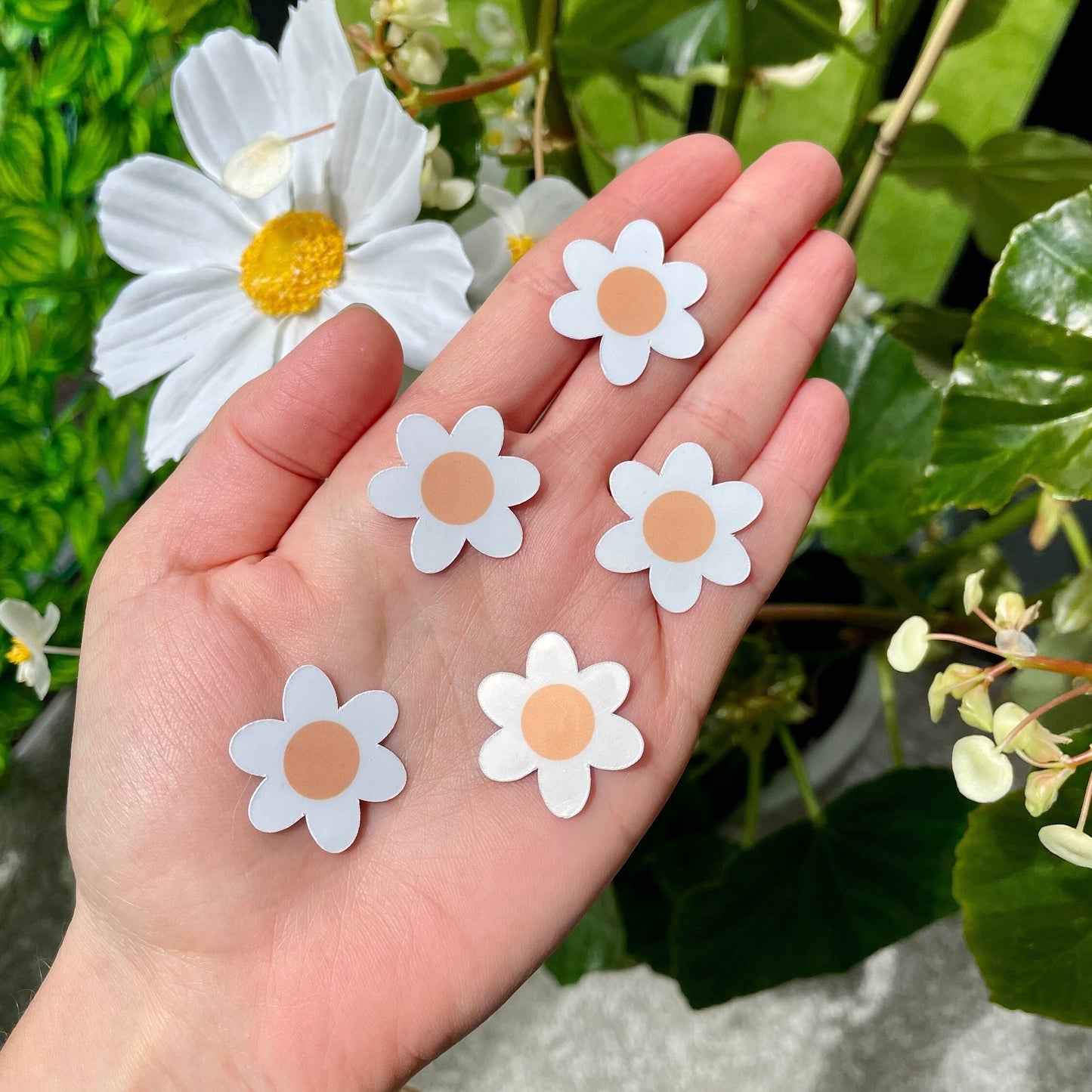 Small Daisy Flower Waterproof Sticker Pack, Smiley Face Stickers, Water Bottle Stickers, Kindle Stickers, Mini Daisy Stickers