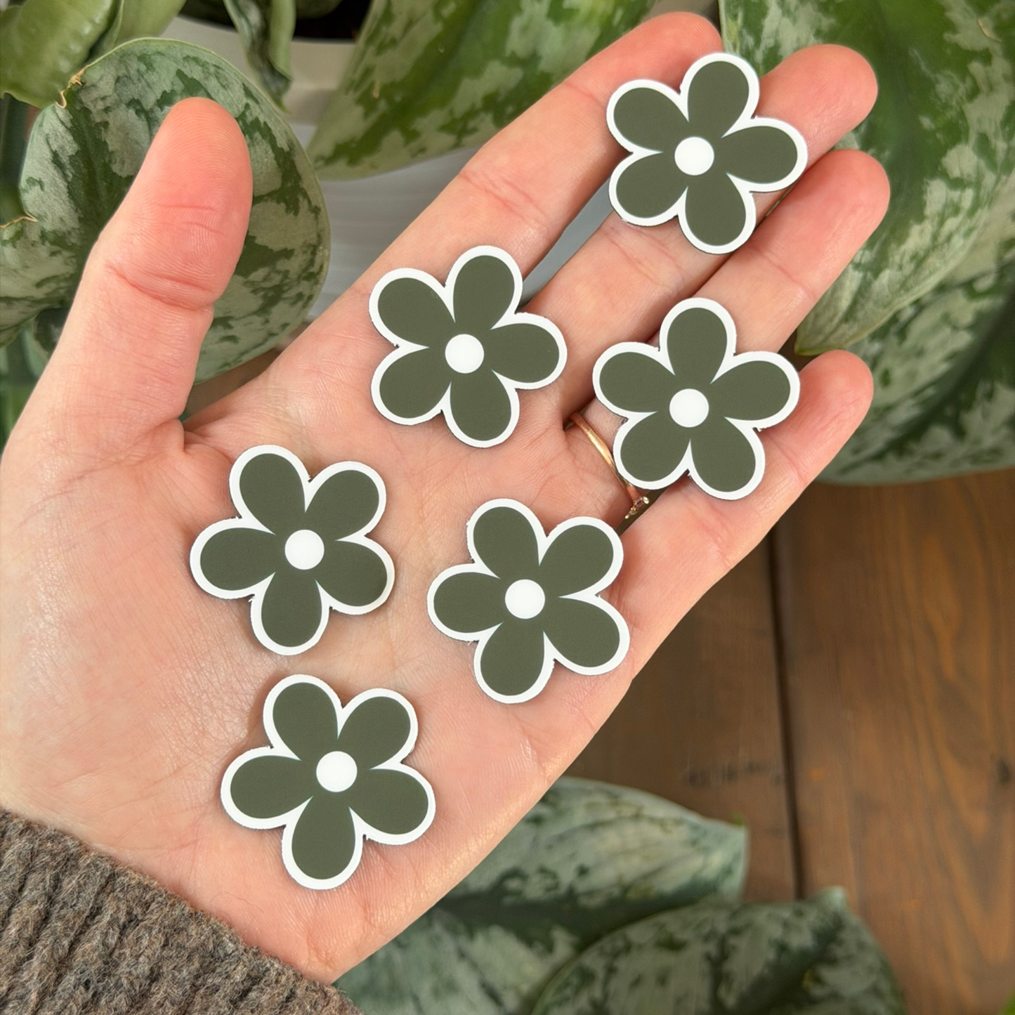 5 Mini Green Flower Magnets
