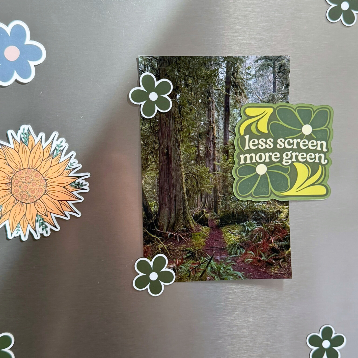 5 Mini Green Flower Magnets